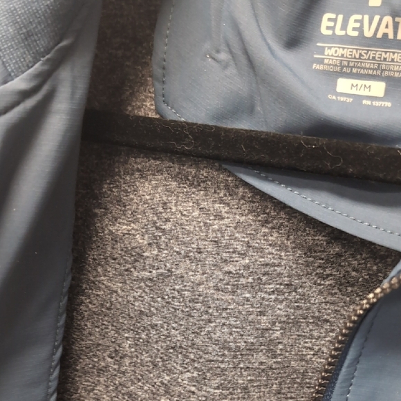 Elevate Sportswear Kendrick Softshell Jacket in Navy. Size Medium. NWT. - Picture 5 of 6